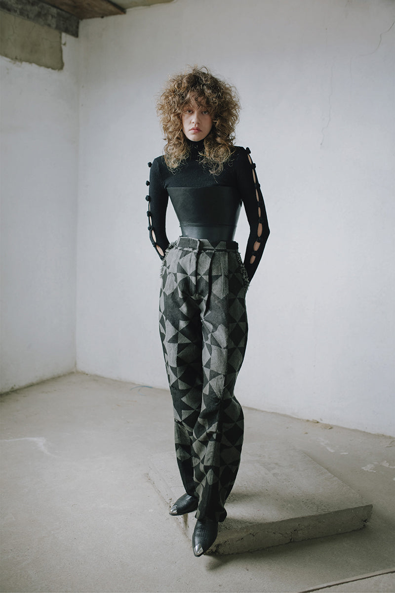 Pattern baggy trousers by MAZ Manuela Álvarez, featuring a relaxed fit and artistic pattern, shown in the image.