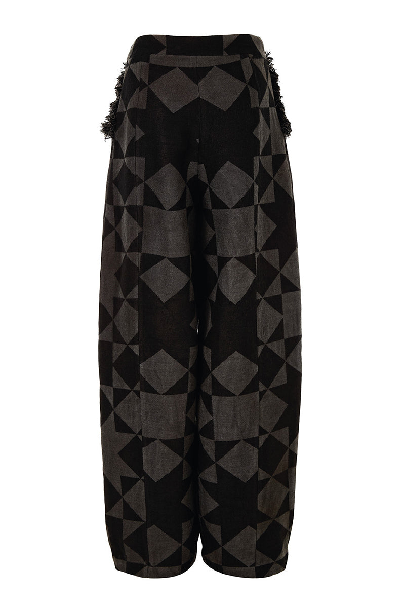 Pattern baggy trousers by MAZ Manuela Álvarez featuring a loose fit and bold geometric print, shown on a model.