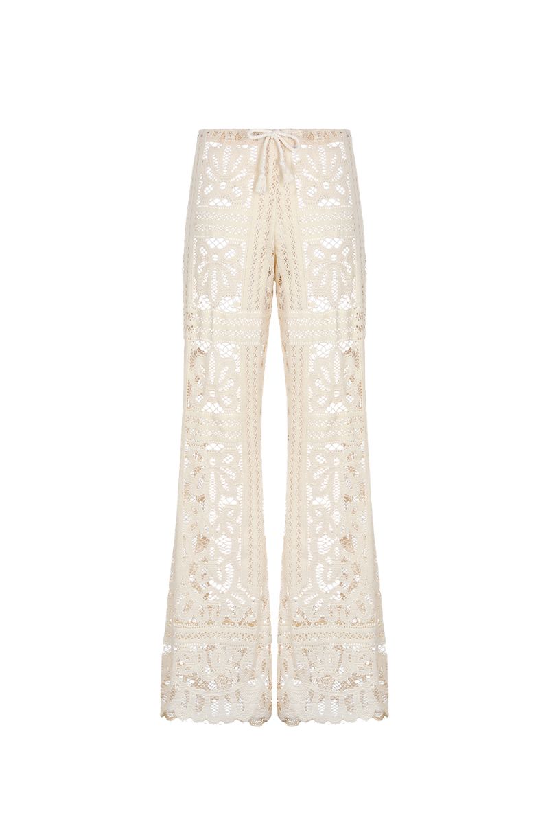 Aguaclara La Perle hipster pants in a stylish design, displayed on a model with a focus on the fit and fabric details.