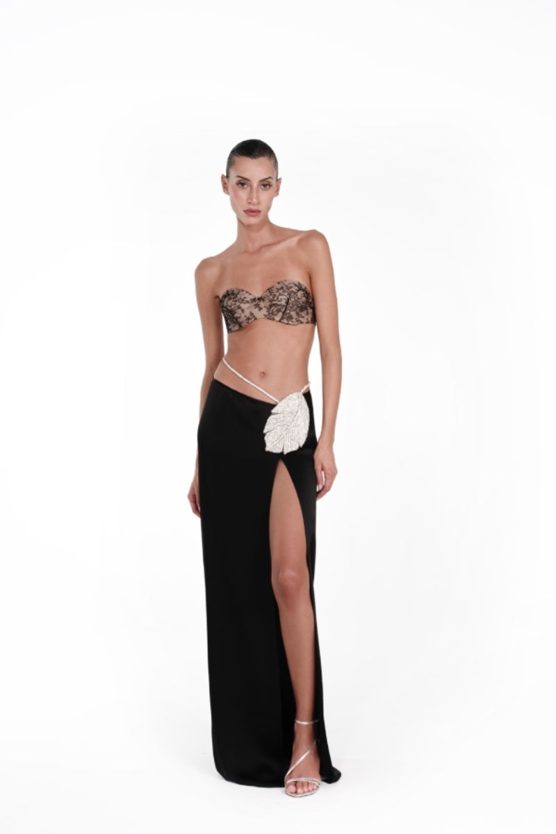Nué Yasmin maxi skirt displayed on a model, showcasing flowy fabric and elegant design for stylish summer or casual wear.