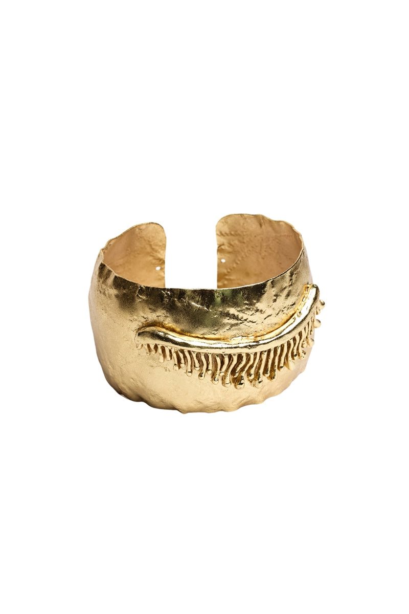 Sara & Flora closed eye bracelet featuring a delicate silver design with intricate detailing and a charming, artistic appearance.
