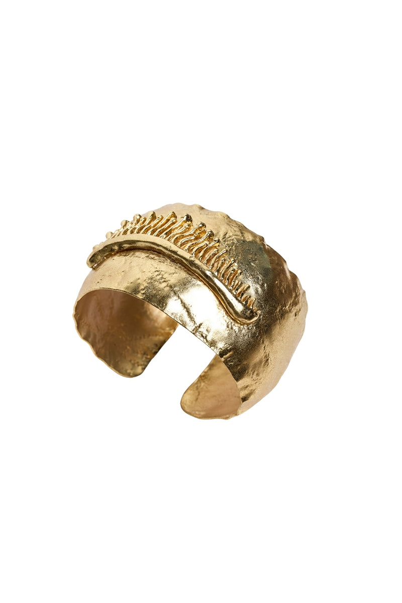 Sara & Flora closed eye bracelet with delicate chain and detailed eye charm, stylish jewelry accessory.