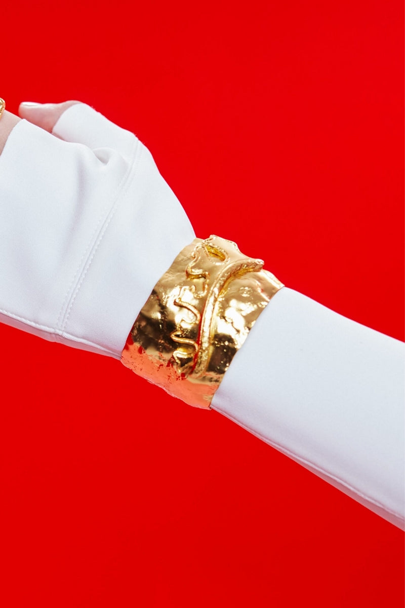 Sara & Flora closed eye petals bracelet featuring delicate petal charms and a sleek bracelet design.