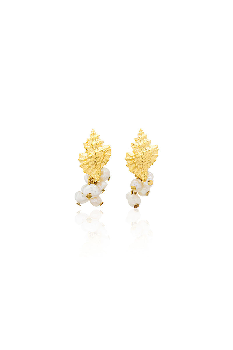 Peracas Positano earrings in ivory, elegant dangle earrings with a delicate design, perfect for sophisticated style.