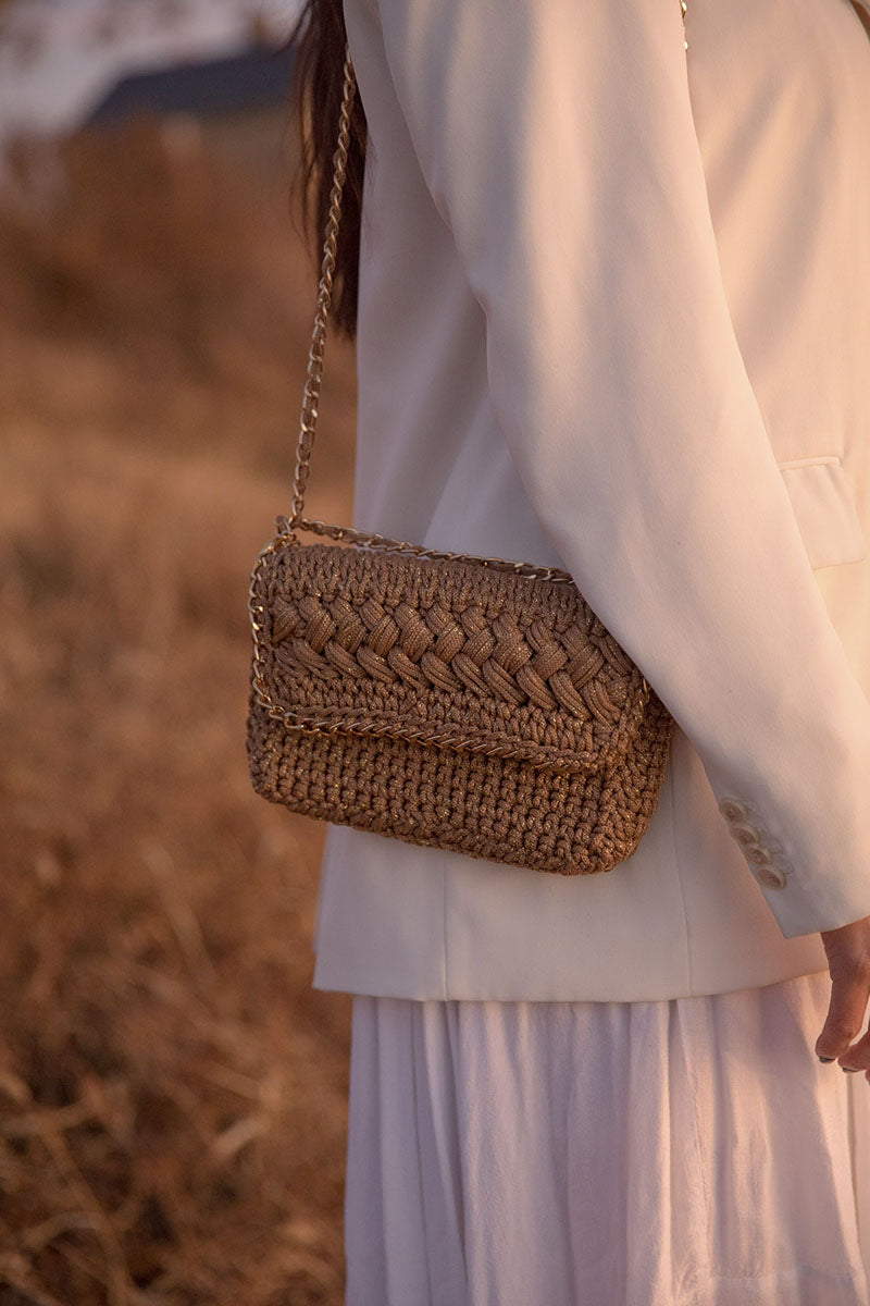 Beige Mara Brazil Petala Lurex shoulder bag with metallic accents and stylish design, perfect for fashionable accessories.