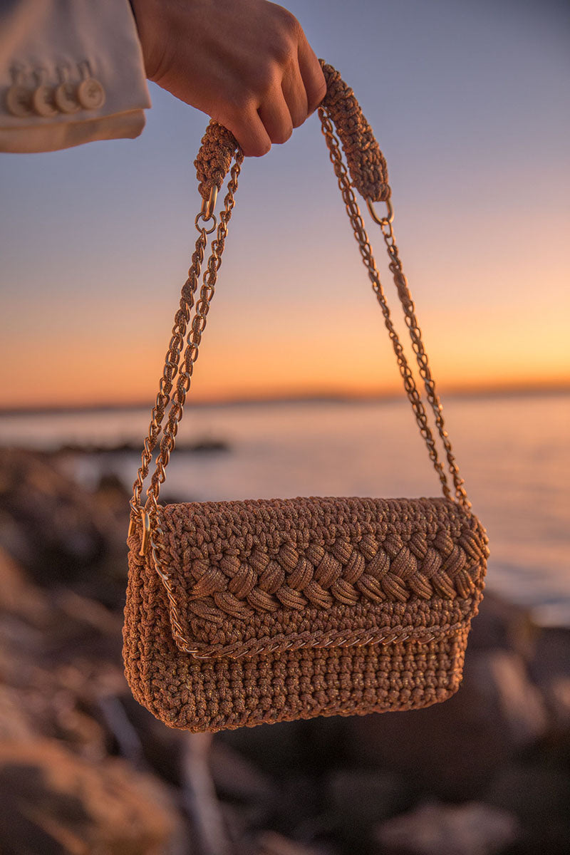 Beige Mara Brazil Petala Lurex shoulder bag with metallic finish, featuring a stylish design and shoulder strap.