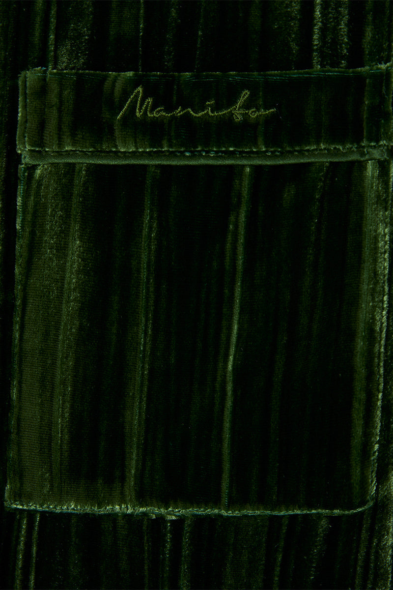 Green velvet lounge set with pleated design, comfortable pajamas from MANITO, featuring a relaxed fit and soft fabric.