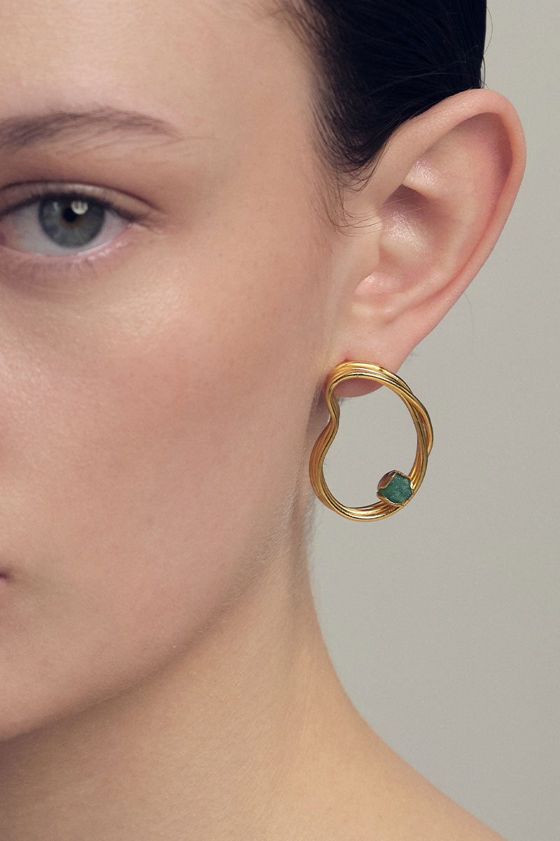 PROVIDENCIA MID EMERALD EARRINGS IN GOLD - CULT MIA
