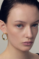 Fenomena Providencia mid-emerald gold earrings featuring sleek design and vibrant emerald stones set in polished gold.