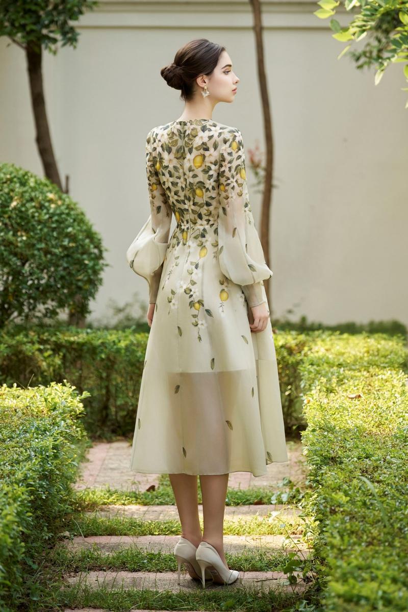 MURPHY A-LINE BEAD ORGANZA MIDI DRESS | CULT MIA | ROSEE DE MATIN MURPHY A-LINE BEAD ORGANZA MIDI DRESS | CULT MIA | ROSEE DE MATIN