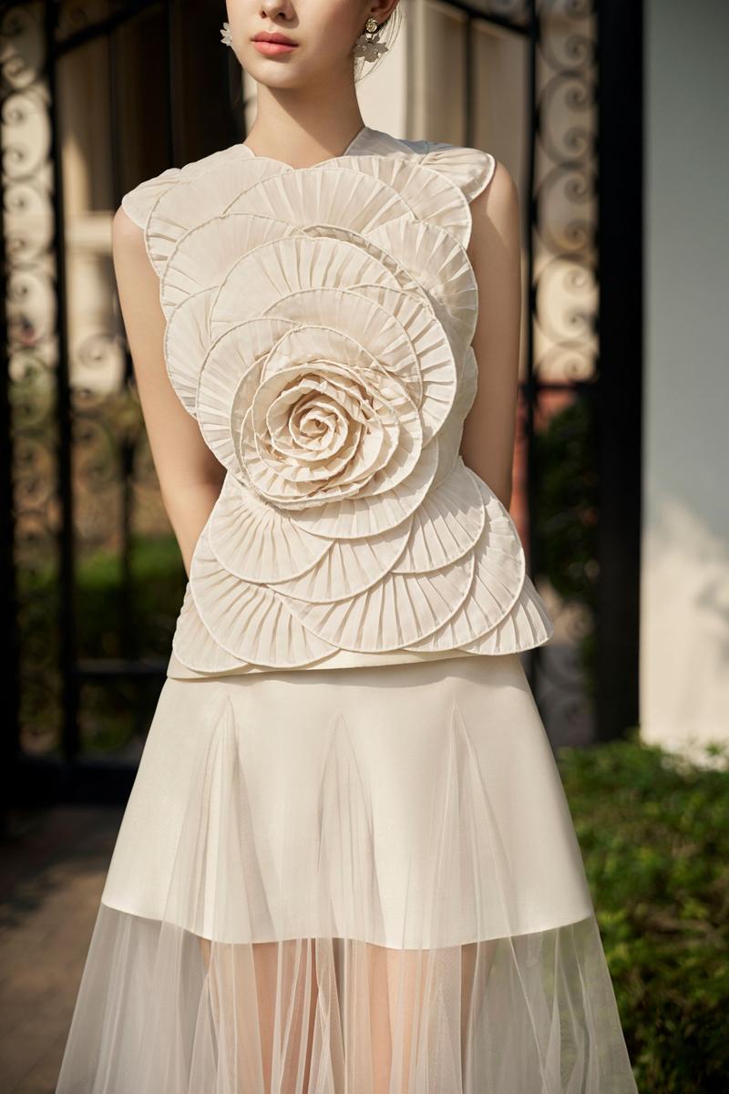 Rosee de Matin Brittany flower co-ords set featuring a matching top and pants with floral pattern.