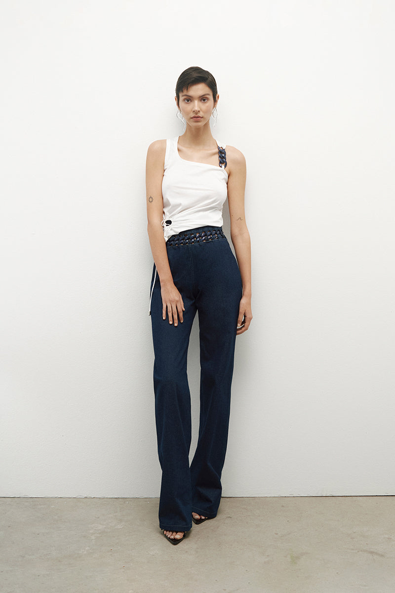 JC Pajares denim jeans with chains at the waist, showcasing a stylish fit and detailed chain accessories.