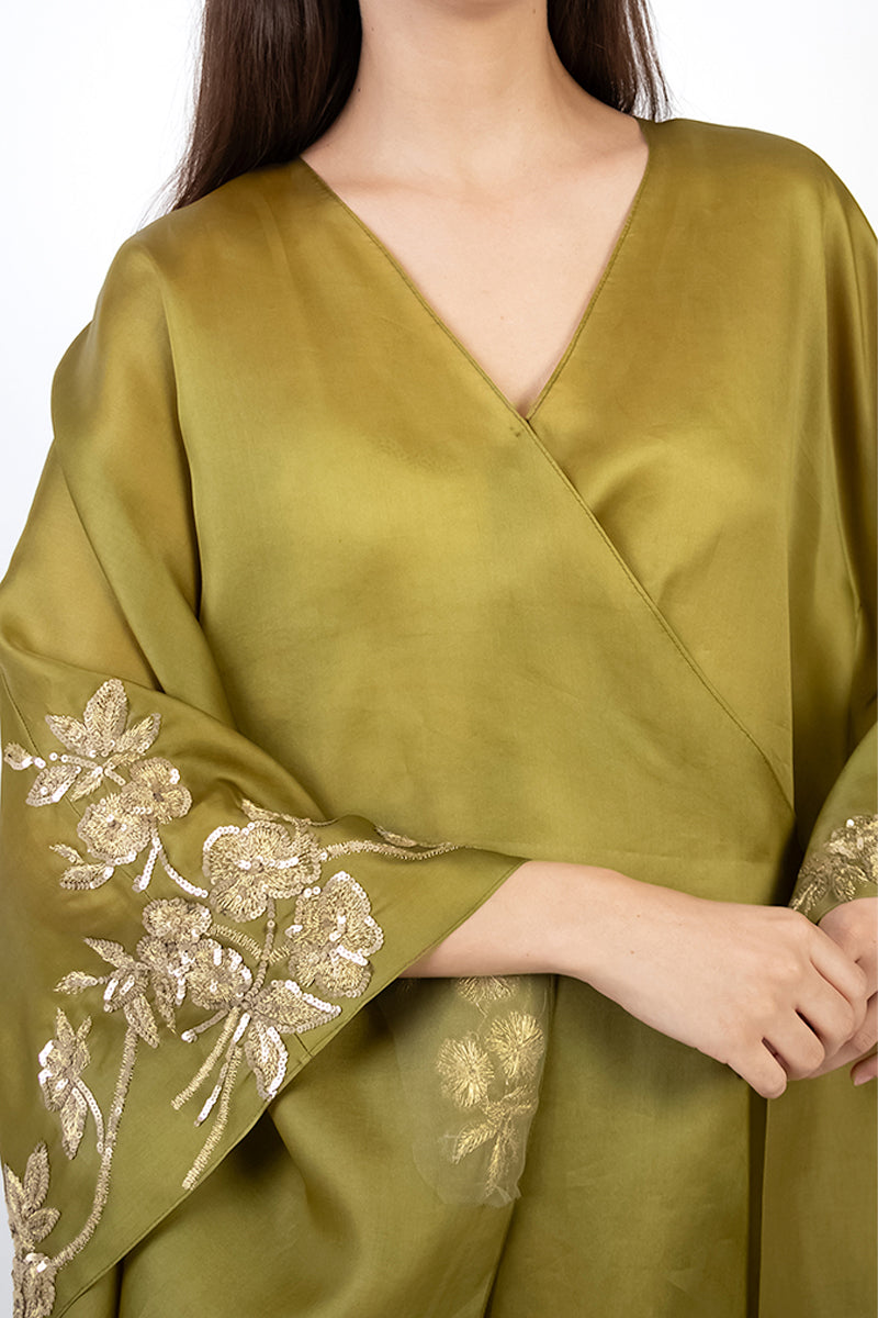 FLORAL EMBROIDERED WRAP CAFTAN IN OLIVE GREEN | CULT MIA | SHATHA ESSA FLORAL EMBROIDERED WRAP CAFTAN IN OLIVE GREEN | CULT MIA | SHATHA ESSA