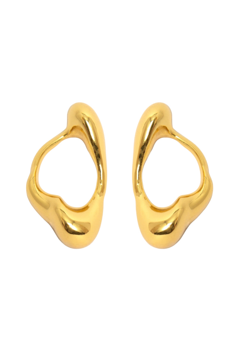 Gold earrings from Eugenia Ospina's Renaser collection, featuring sleek, stylish design with a polished finish.