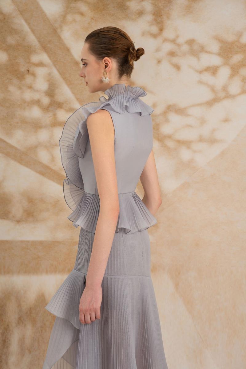ROSEE DE MATIN Melina asymmetric ruffled organza midi dress, elegant sleeveless design with layered ruffles in soft organza fabric.