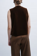 A brown Isador vest by Aidan & Ice featuring a tailored fit and classic design, displayed on a mannequin.