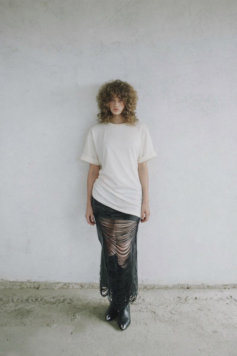 White ruched braided T-shirt by MAZ Manuela Álvarez, casual tops with textured detailing and a relaxed fit.