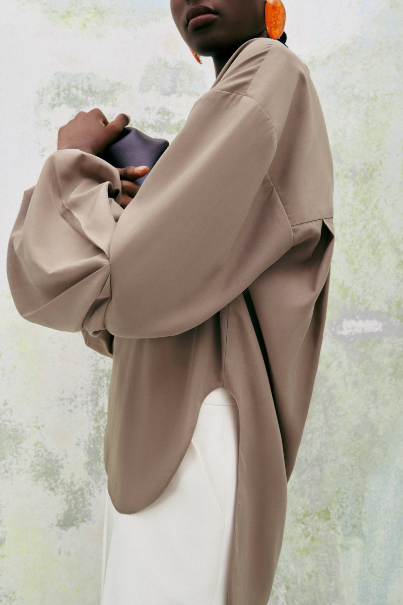 Beige chamomile straight-collared poplin high-low shirt by Lecia, featuring a crisp design and stylish collar detail.