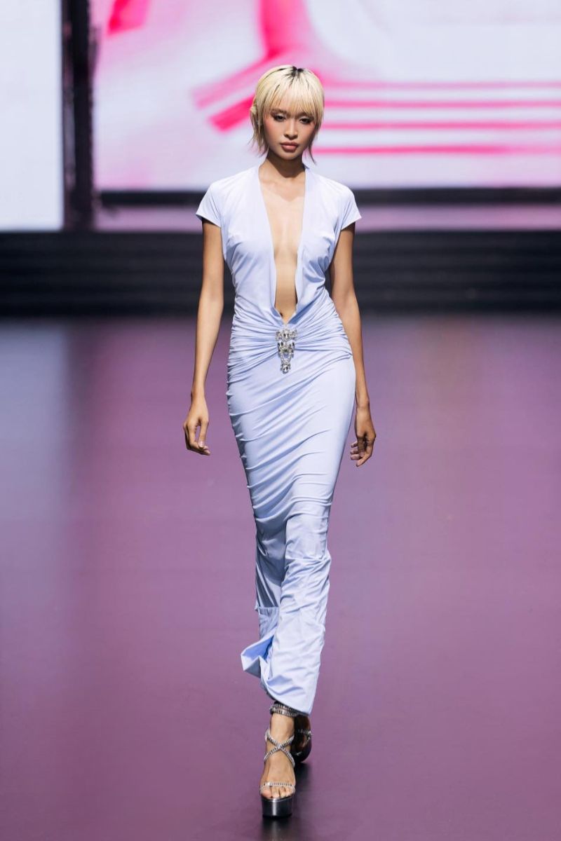 BLUE DEEP PLUNGE GOWNS WITH BROOCH DETAIL - CULT MIA