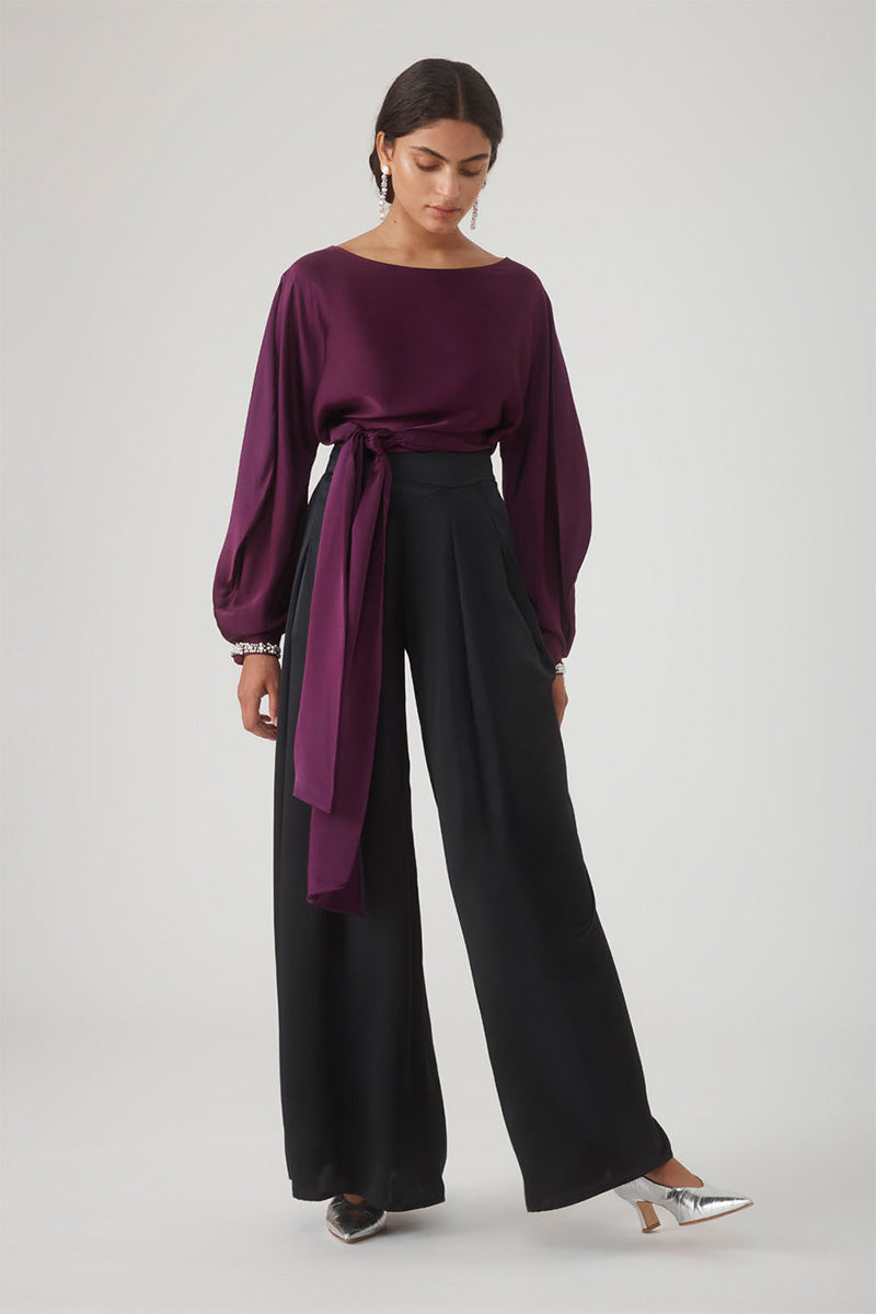 Black Sufia pants by Mastani featuring a stylish fit, shown on a model with a focus on the fabric and design details.