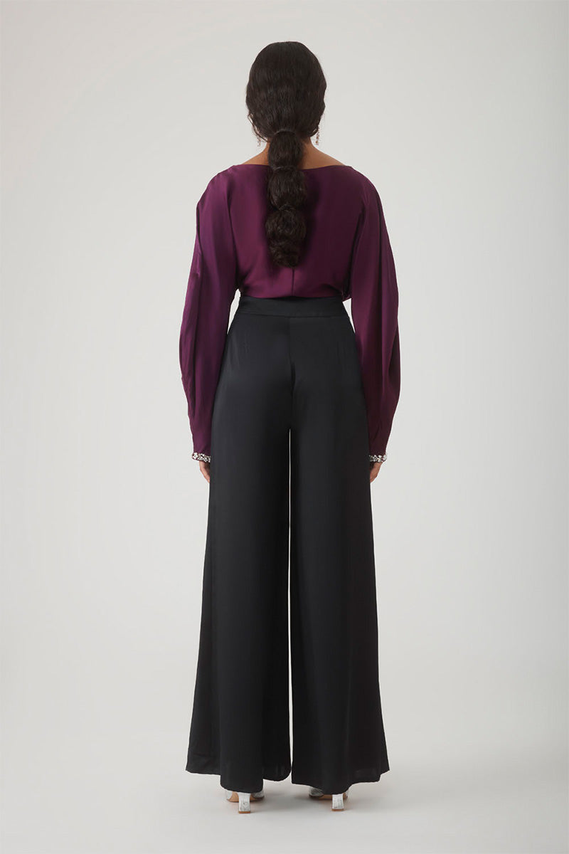 Black Sufia pants by Mastani, featuring a stylish fit and comfortable fabric, shown in the Roohi6 image.
