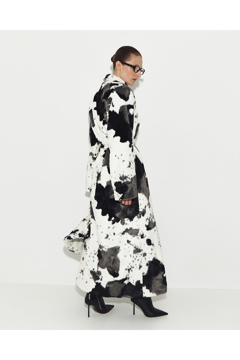 Sayya fur maxi coat in cow print, stylish and warm, featuring a long design with plush fur texture and bold animal pattern.