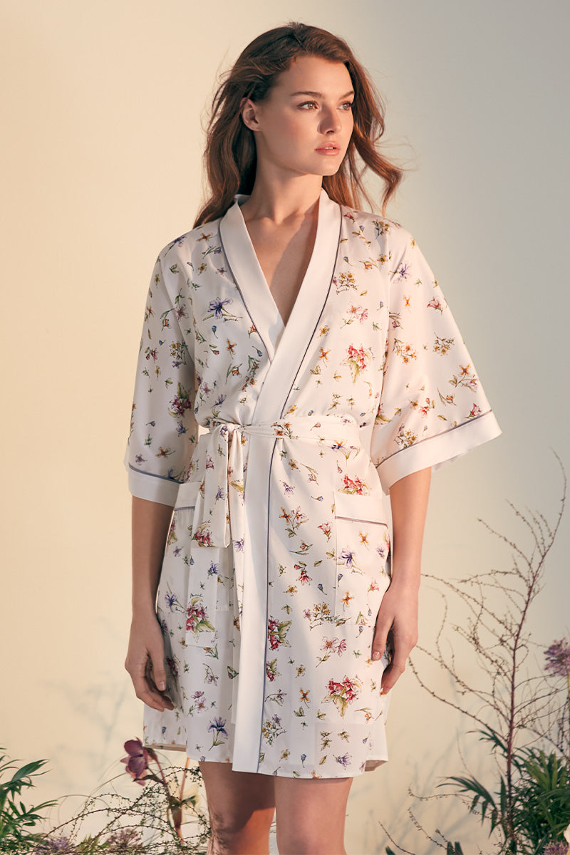 LRISETTE SILK SHORT KIMONO IN WHITE - CULT MIA
