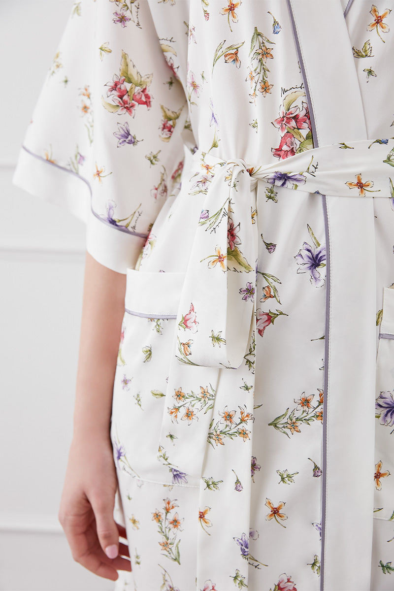 LRISETTE SILK SHORT KIMONO IN WHITE - CULT MIA