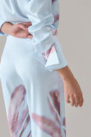 Baby blue Tinta Latina Sabana blouse, a stylish and comfortable women's top with a relaxed fit and soft fabric.