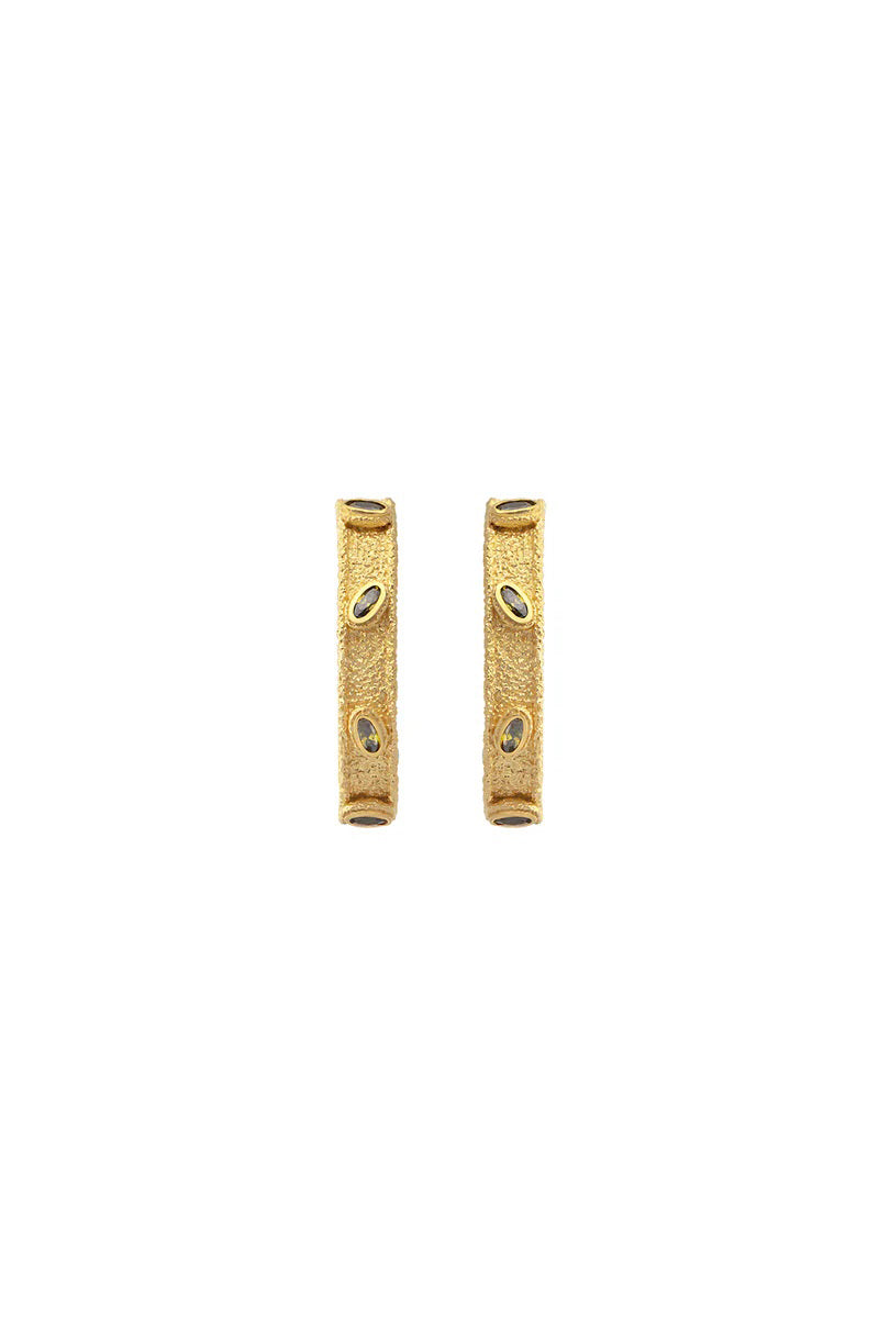 Peracas Salma hoops in green, stylish earrings with a circular design, featuring a vibrant olive green finish.