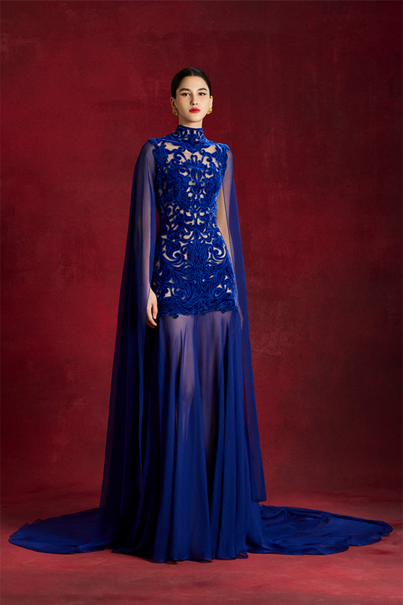 Le Thanh Hoa Lattice Heritage gown featuring intricate lattice patterns and elegant craftsmanship, displayed on a dress form.