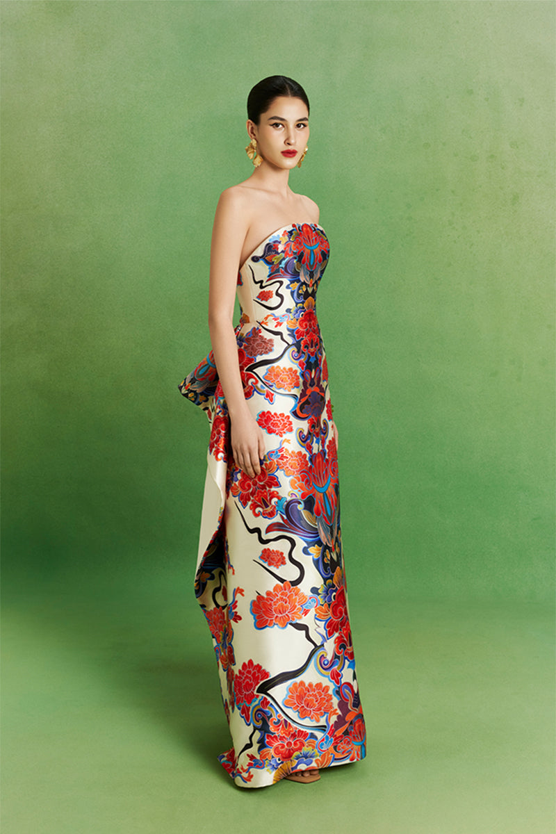 Le Thanh Hoa Mosaic gown featuring intricate mosaic patterns, elegant long gown with detailed embroidery and flowing fabric.