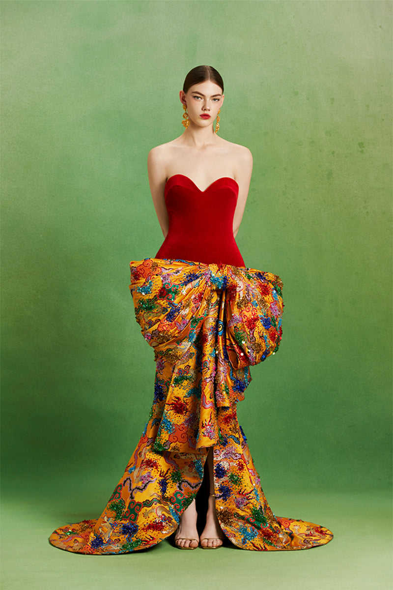 Elegant Imperial Bow Gown by Le Thanh Hoa featuring intricate bow detailing and luxurious fabric in a sophisticated design.