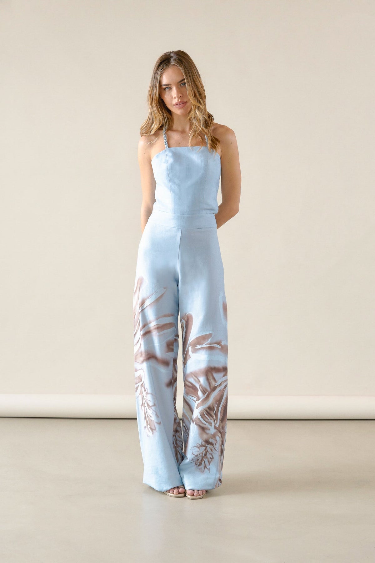 Tinta Latina Solei pants in blue print with a relaxed fit, featuring a stylish design and comfortable waistband.