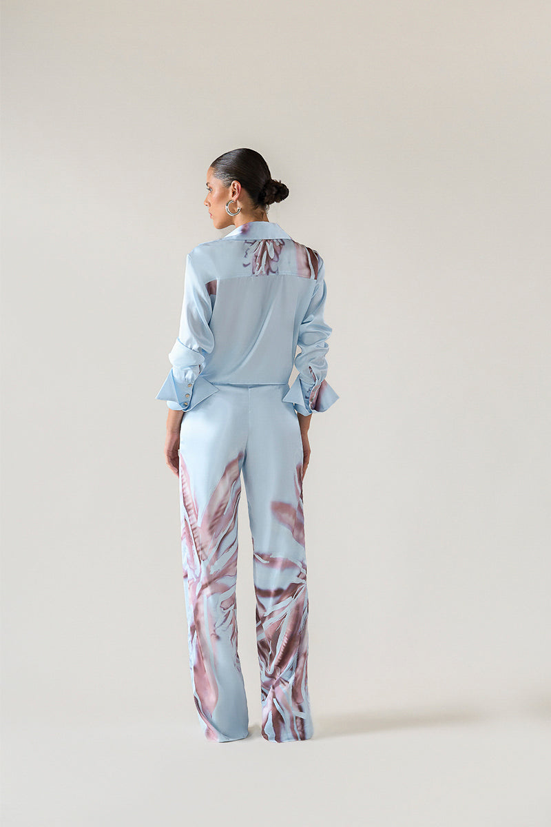 Blue print Tinta Latina Soler pants featuring a relaxed fit and stylish design, perfect for casual wear.