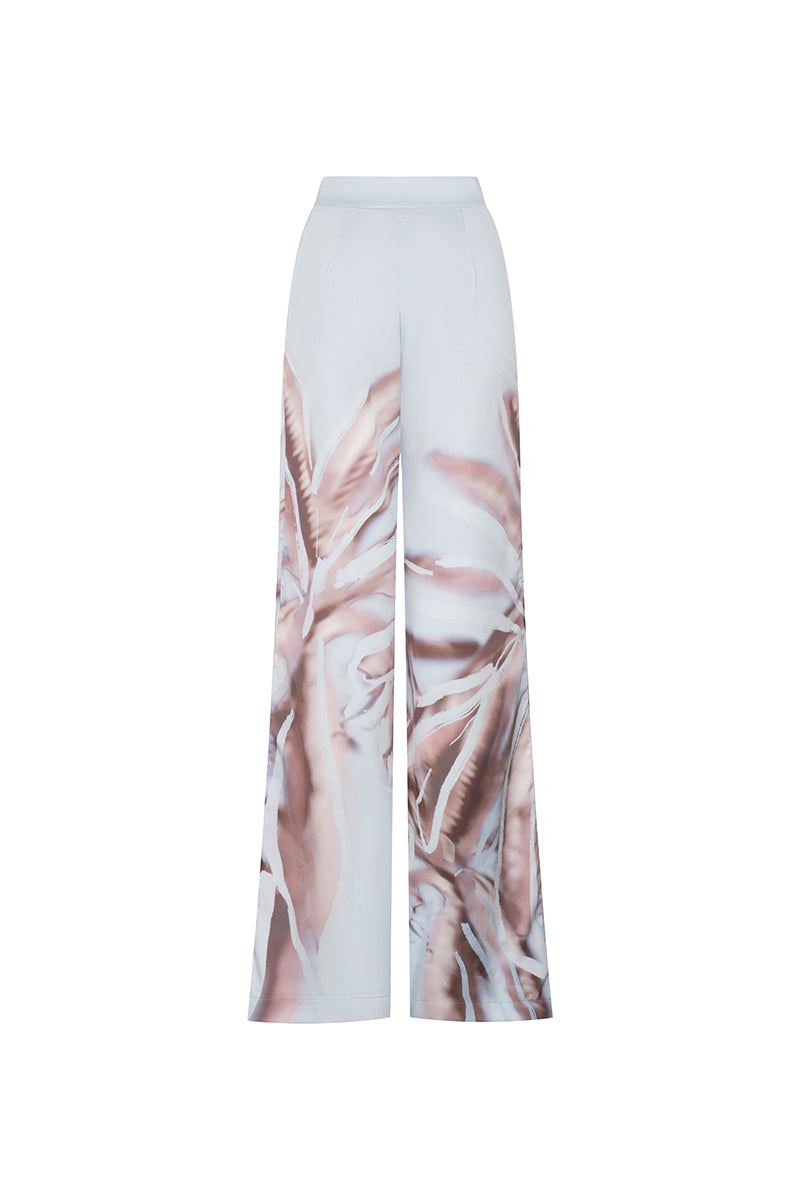 Tinta Latina Soler blue print pants with a relaxed fit and stylish pattern, displayed on a model.