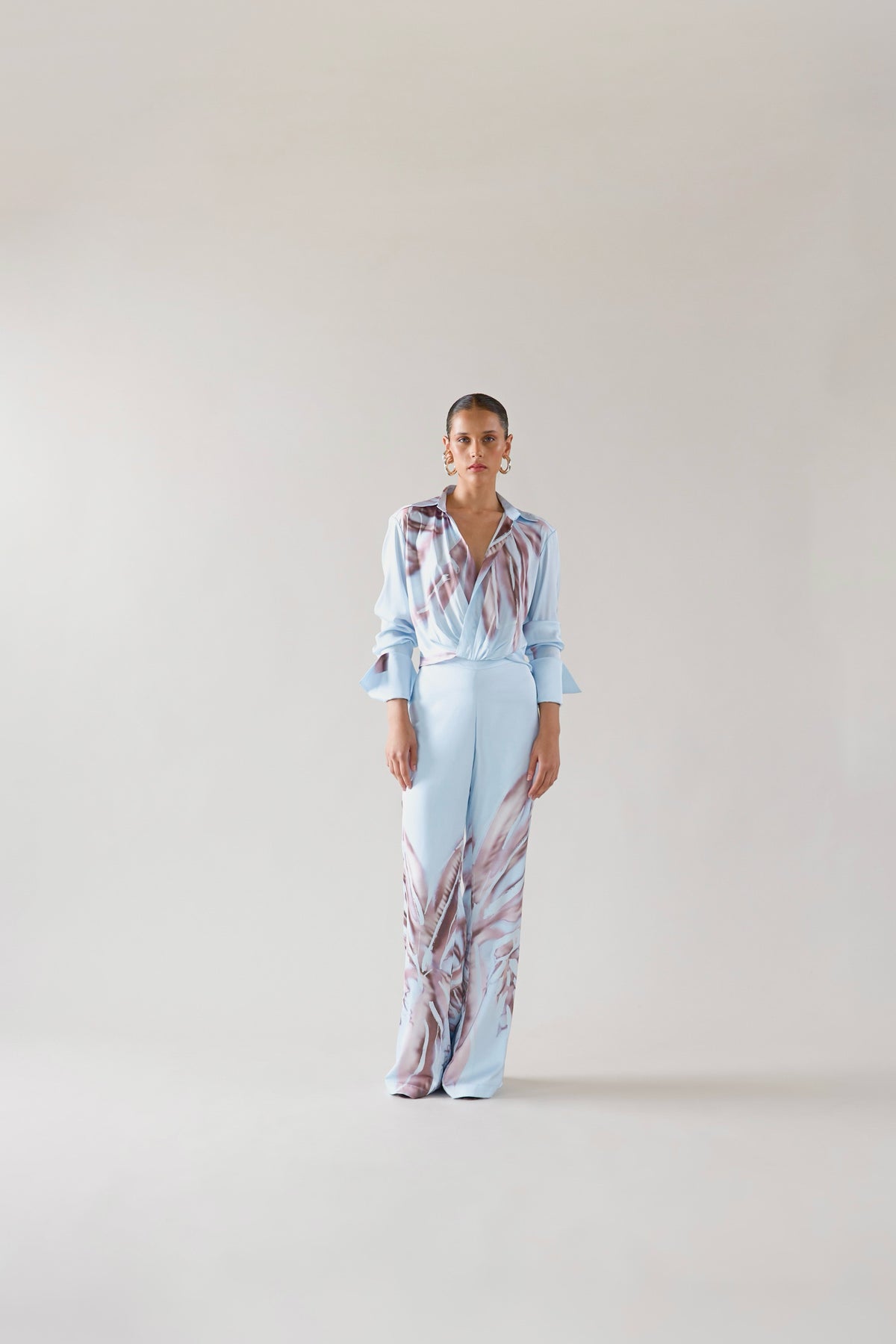 Tinta Latina Soler pants in blue print, stylish casual pants with a vibrant geometric pattern and comfortable fit.