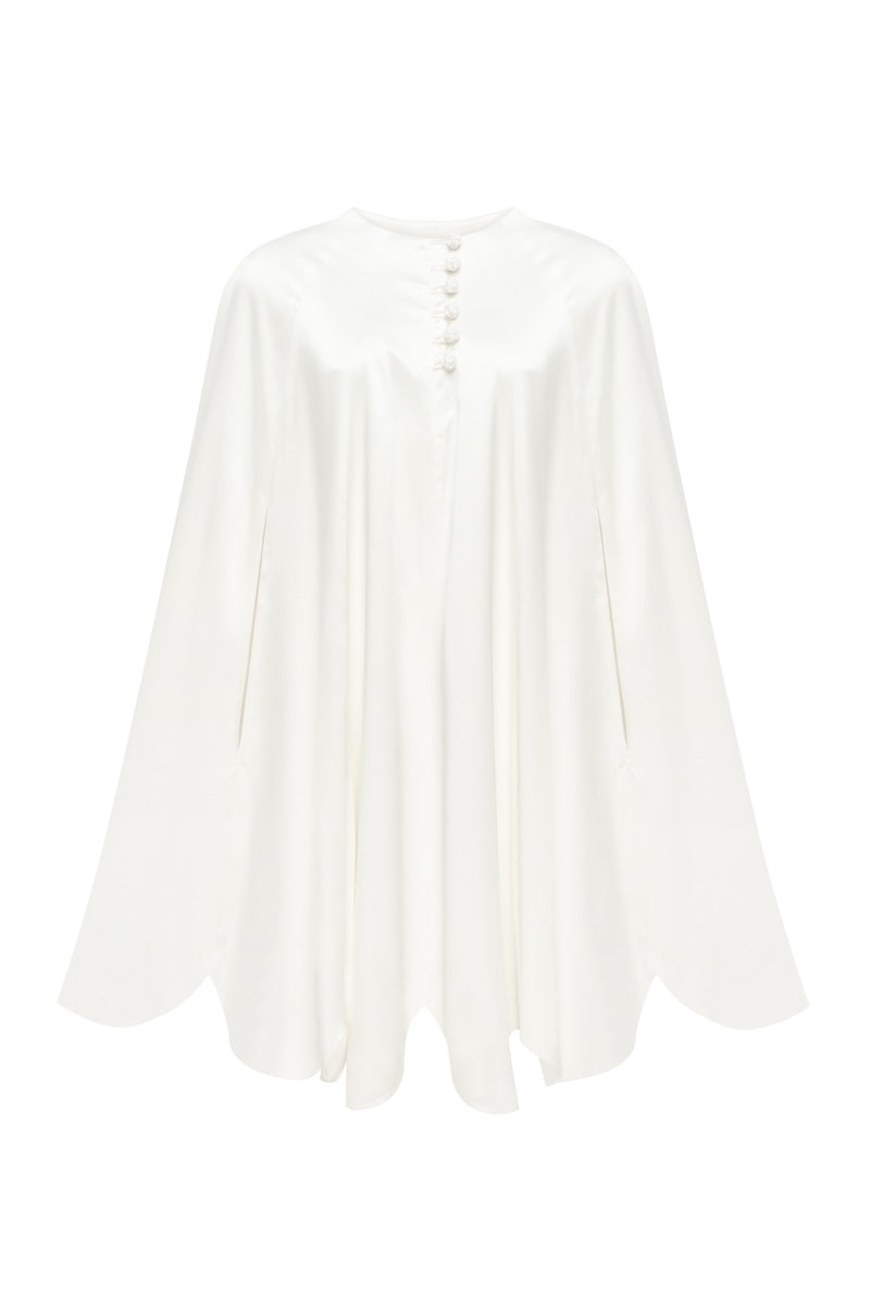 PODYH white GUL cape coat shown on a model, stylish outerwear with a relaxed fit and elegant design for cold weather.