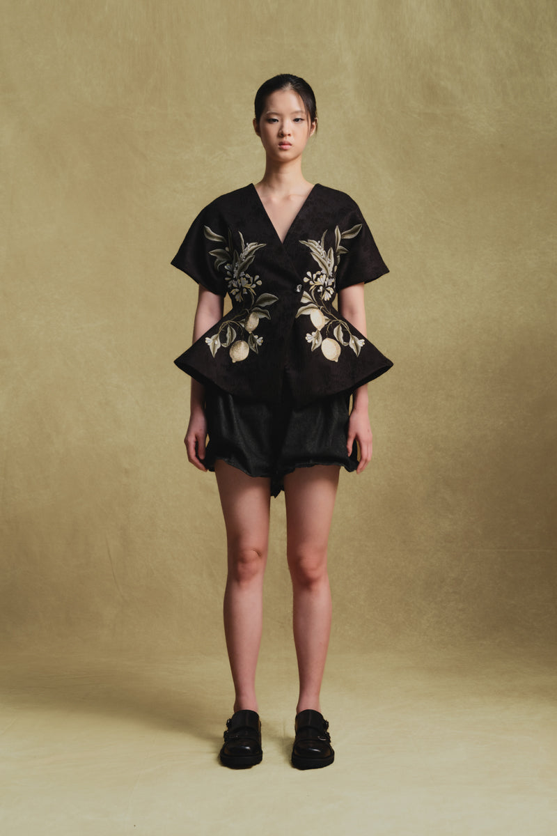 SIGNATURE KIMONO IN BLACK EMBROIDERY