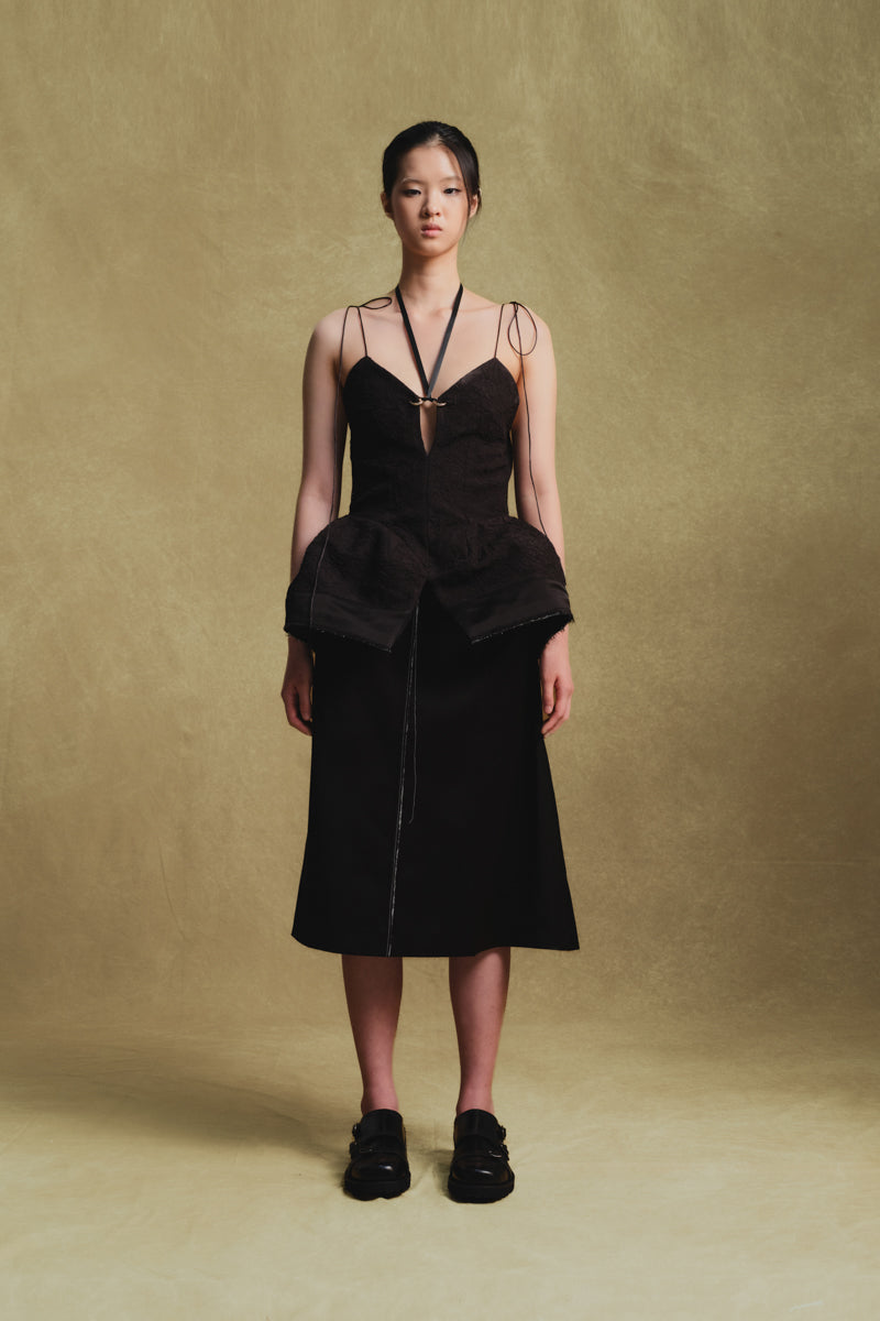 BALLOON HEM TOP IN BLACK