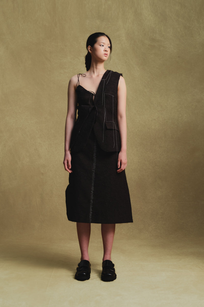 DOUBLE LAYERED CRINKLED VEST IN BLACK