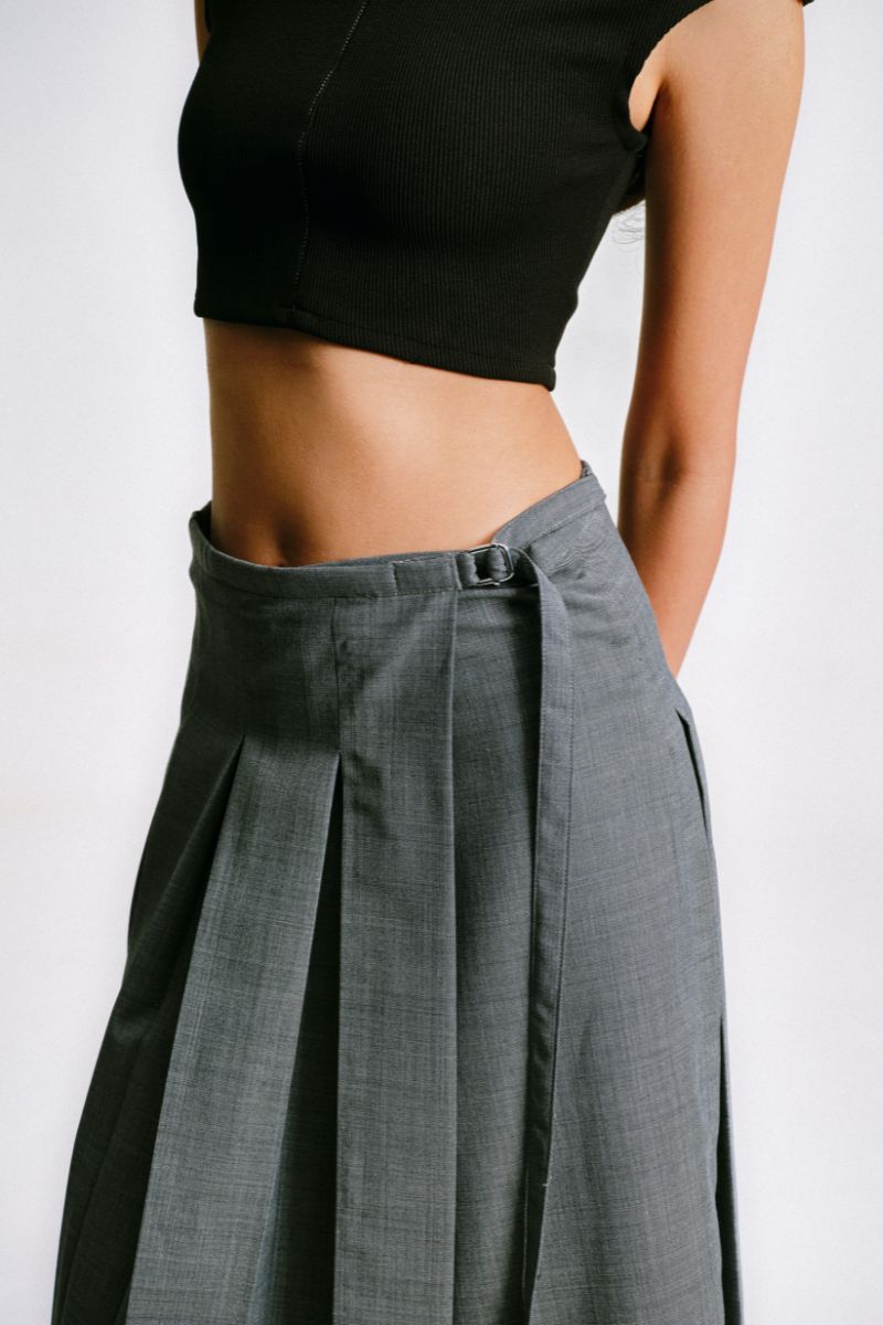 Sean Sheila cropped corset top, stylish fitted tops with lace-up detail and structured design, perfect for trendy fashion looks.