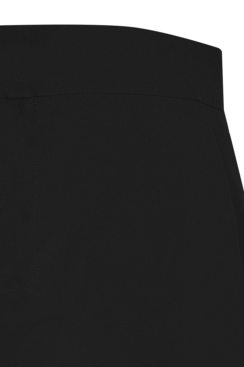 Sean Sheila cowboy pants with detailed stitching and classic design, showcasing the rugged and stylish Western-inspired style.