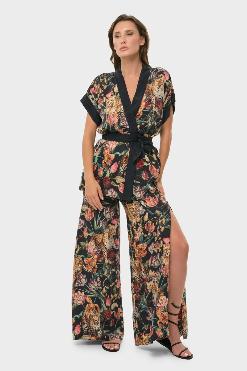 SHORT SLEEVE WRAP TOP IN PRESLEY - CULT MIA