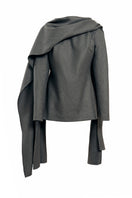 Gray safety top by YASSMIN SALEH, showcasing a cozy wool fabric and a comfortable, secure fit.