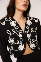 Señorita Maria blazer in black and white, stylish tailored blazer with a fitted silhouette and classic lapel design.