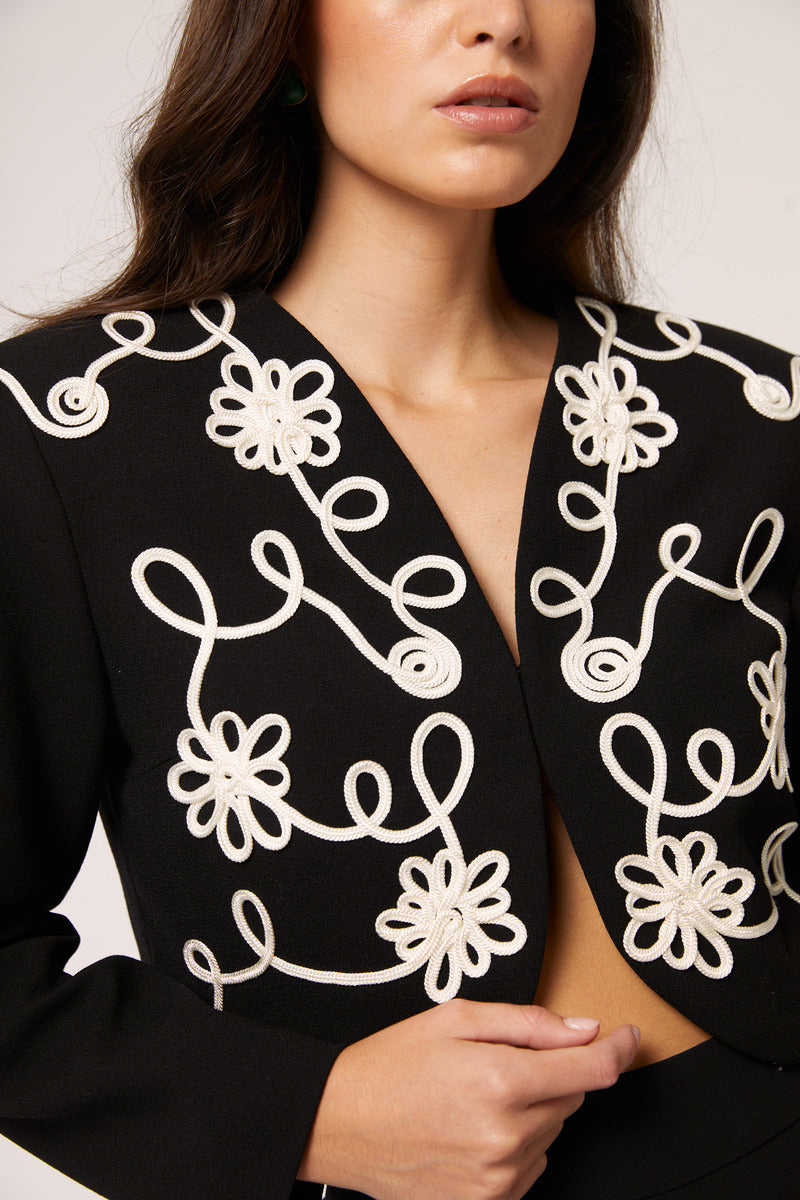 Señorita Maria blazer in black and white, tailored style with lapel collar and structured fit, perfect for professional or casual wear.