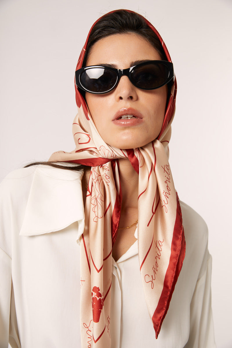 Red Señorita Luisa scarf with soft fabric and stylish design, perfect for adding a touch of elegance to any outfit.