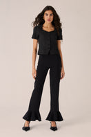 Black Eugenia pants by Señorita, stylish women's pants with a tailored fit, shown in the product image.