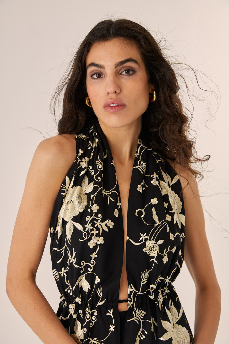 Señorita ROCIO black top, stylish sleeveless blouse with a flowy fit, showcased on a model against a neutral background.